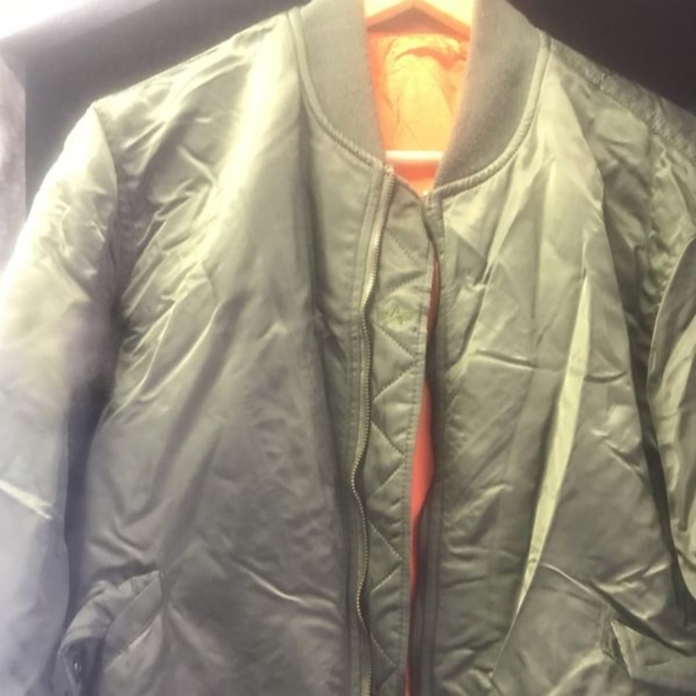ALPHA INDUSTRIES BOMBER JACKET